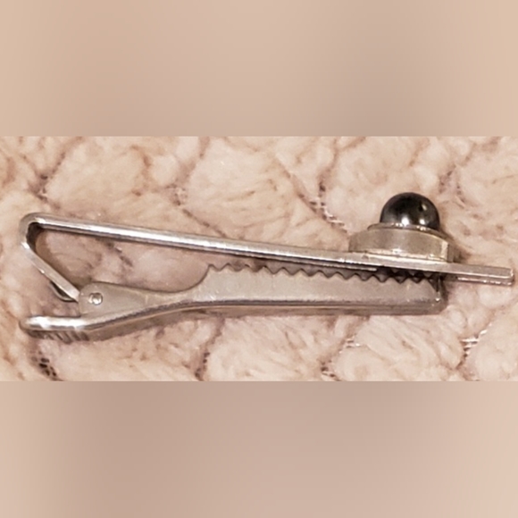 VINTAGE STAINLESS STEEL MEN'S TIE CLIP WITH A BLACK PEARL - Picture 3 of 3